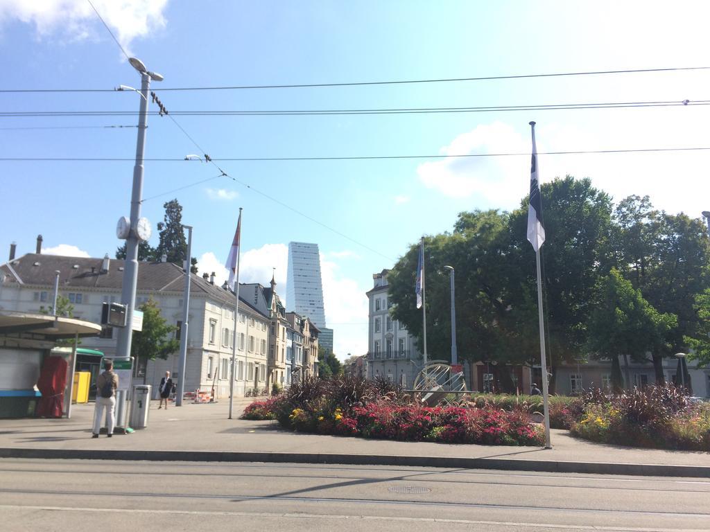 In Swiss - Downtown Rhine Riverside Luxury Basel